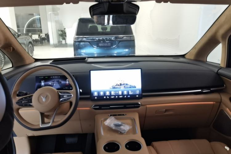 Used VOYAH Dream 2025 PHEV Four-Wheel Drive Prestige Qiankun Edition Center Console