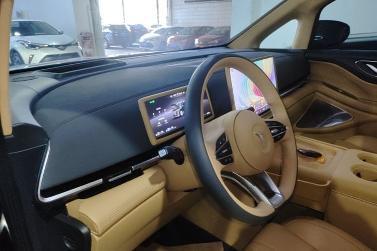 Used VOYAH Dream 2025 PHEV Four-Wheel-Drive Flagship Version – Qiankun Edition Center Console