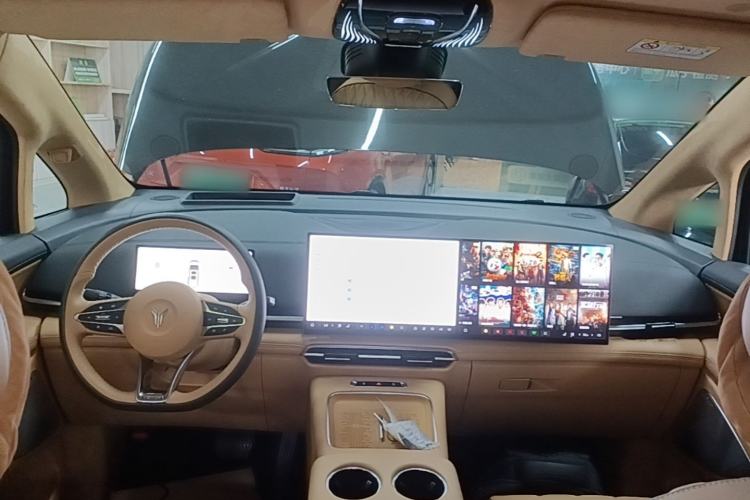 Used VOYAH Dream 2025 PHEV Four-Wheel-Drive Flagship Kunpeng Edition Center Console
