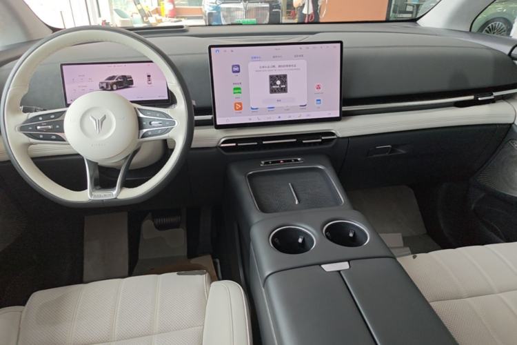 Used VOYAH Dream 2025 EV Four-Wheel-Drive Flagship Qiankun Version Center Console