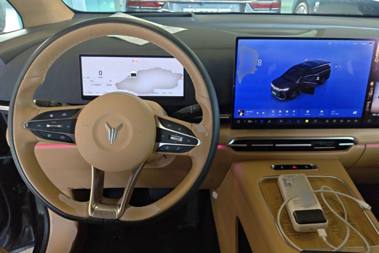 Used VOYAH Dream 2025 PHEV Four-Wheel-Drive Flagship Kunpeng Edition Center Console
