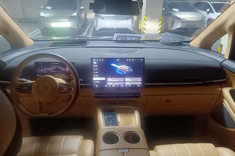 Used VOYAH Dream 2025 EV Four-Wheel Drive Prestige Qiankun Edition Center Console