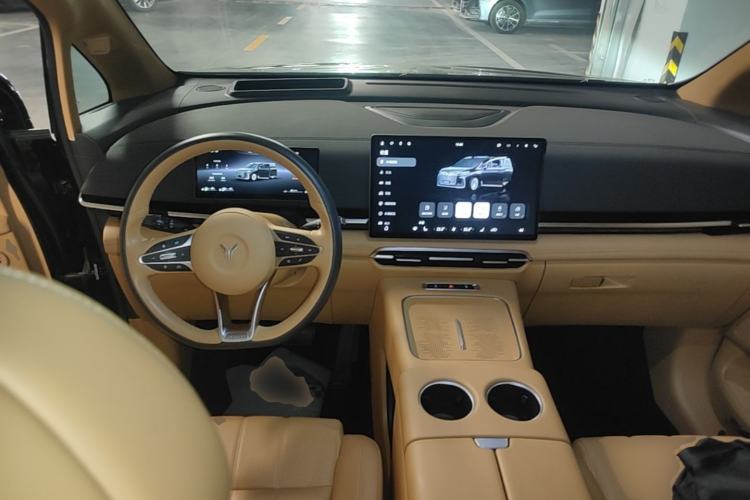 Used VOYAH Dream 2025 PHEV Four-Wheel Drive Excellence Qiankun Edition Center Console