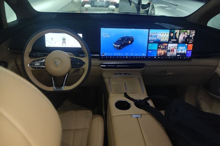 Used VOYAH Dream 2025 PHEV Four-Wheel-Drive Flagship Kunpeng Edition Center Console
