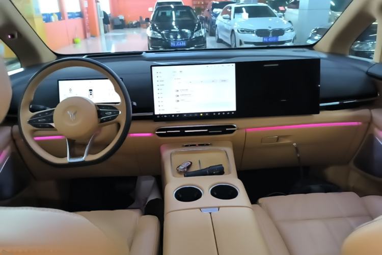 Used VOYAH Dream 2025 PHEV Four-Wheel-Drive Flagship Kunpeng Edition Center Console