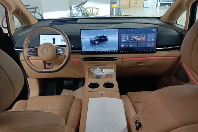 Used VOYAH Dream 2025 PHEV Four-Wheel-Drive Flagship Kunpeng Edition Center Console