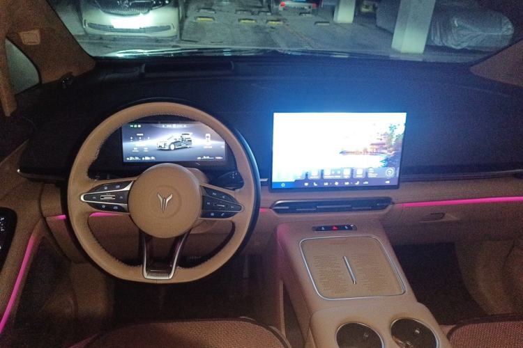 Used VOYAH Dream 2025 PHEV Four-Wheel Drive Prestige Kunpeng Edition Center Console