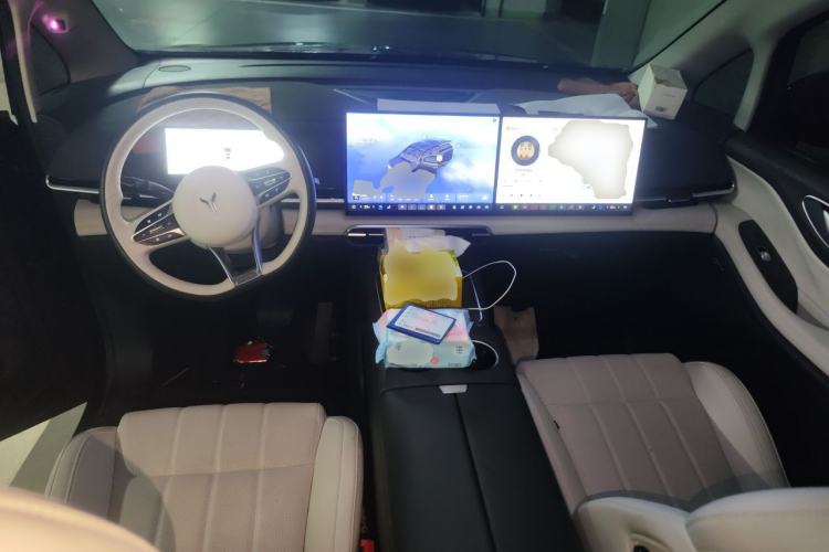 Used VOYAH Dream 2025 PHEV Four-Wheel Drive Excellence Kunpeng Edition Center Console