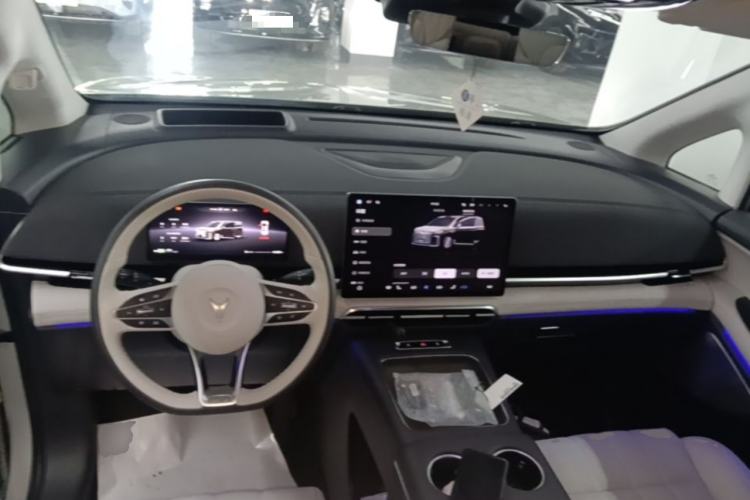 Used VOYAH Dream 2025 EV Four-Wheel-Drive Flagship Qiankun Version Center Console