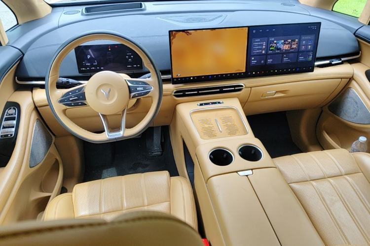 Used VOYAH Dream 2025 PHEV Four-Wheel-Drive Flagship Kunpeng Edition Center Console