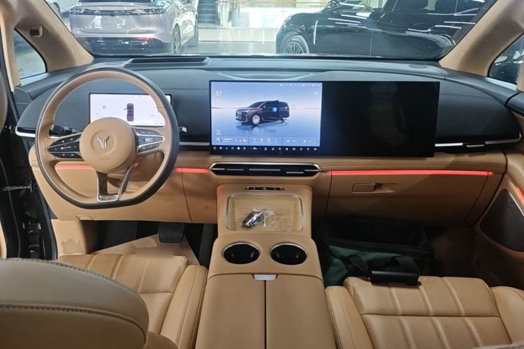 Used VOYAH Dream 2025 PHEV Four-Wheel-Drive Flagship Kunpeng Edition Center Console