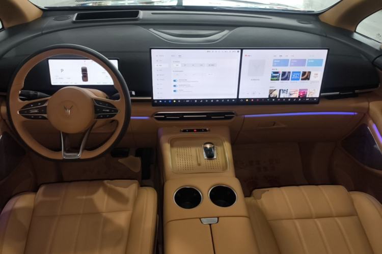 Used VOYAH Dream 2025 PHEV Four-Wheel Drive Prestige Kunpeng Edition Center Console