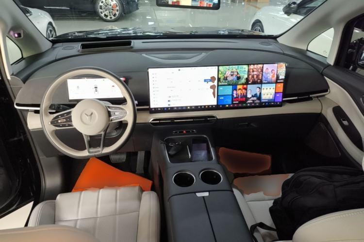 Used VOYAH Dream 2025 PHEV Four-Wheel Drive Prestige Kunpeng Edition Center Console