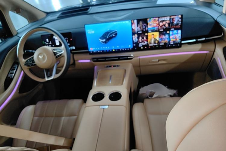 Used VOYAH Dream 2025 PHEV Four-Wheel-Drive Flagship Kunpeng Edition Center Console