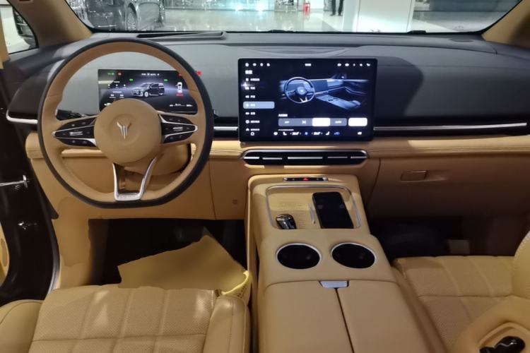Used VOYAH Dream 2025 PHEV Four-Wheel Drive Excellence Qiankun Edition Center Console