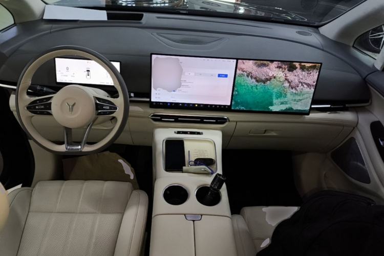 Used VOYAH Dream 2025 PHEV Four-Wheel-Drive Flagship Kunpeng Edition Center Console