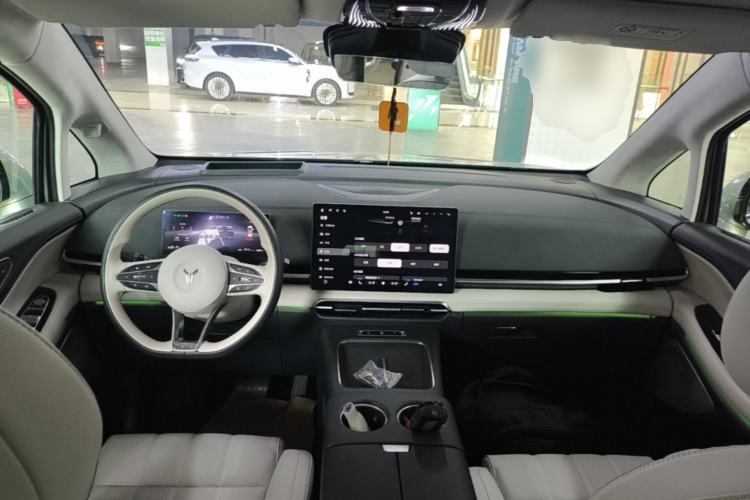 Used VOYAH Dream 2025 PHEV Four-Wheel-Drive Flagship Version – Qiankun Edition Center Console