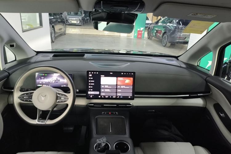 Used VOYAH Dream 2025 PHEV Four-Wheel Drive Excellence Qiankun Edition Center Console