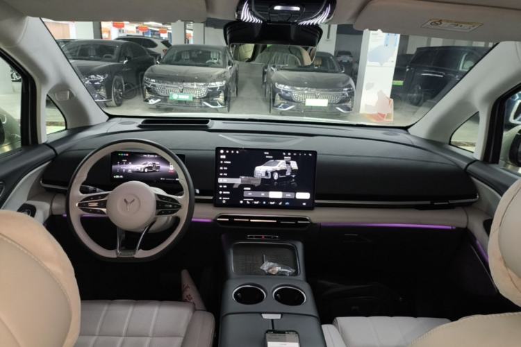 Used VOYAH Dream 2025 EV Four-Wheel-Drive Flagship Qiankun Version Center Console