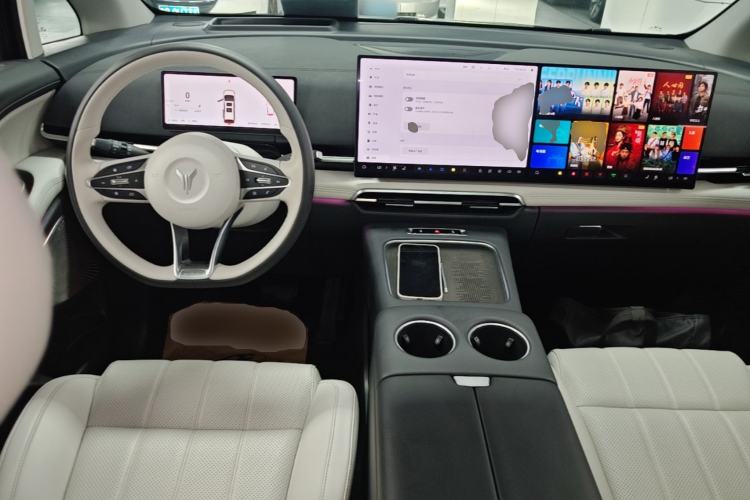 Used VOYAH Dream 2025 PHEV Four-Wheel Drive Prestige Kunpeng Edition Center Console