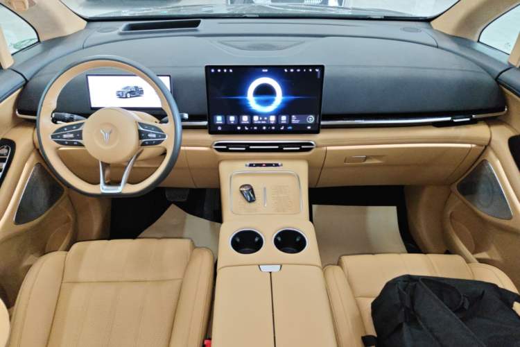 Used VOYAH Dream 2025 PHEV Four-Wheel Drive Prestige Qiankun Edition Center Console