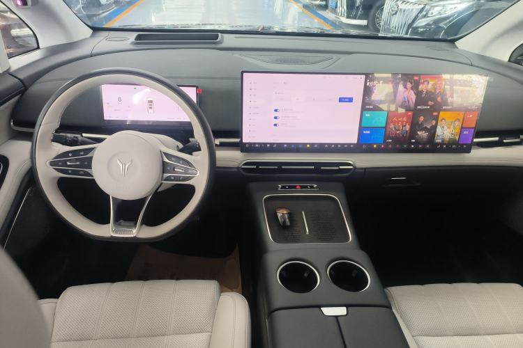 Used VOYAH Dream 2025 PHEV Four-Wheel-Drive Flagship Kunpeng Edition Center Console