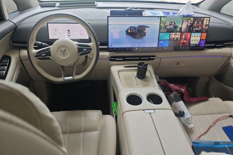 Used VOYAH Dream 2025 PHEV Four-Wheel-Drive Flagship Kunpeng Edition Center Console