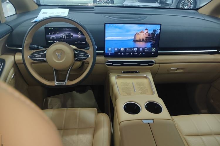 Used VOYAH Dream 2025 PHEV Four-Wheel Drive Excellence Qiankun Edition Center Console