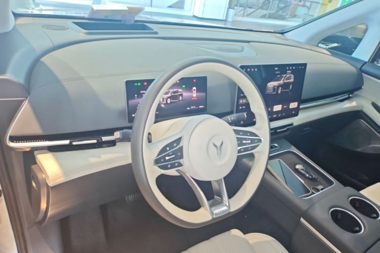 Used VOYAH Dream 2025 PHEV Four-Wheel-Drive Flagship Version – Qiankun Edition Center Console