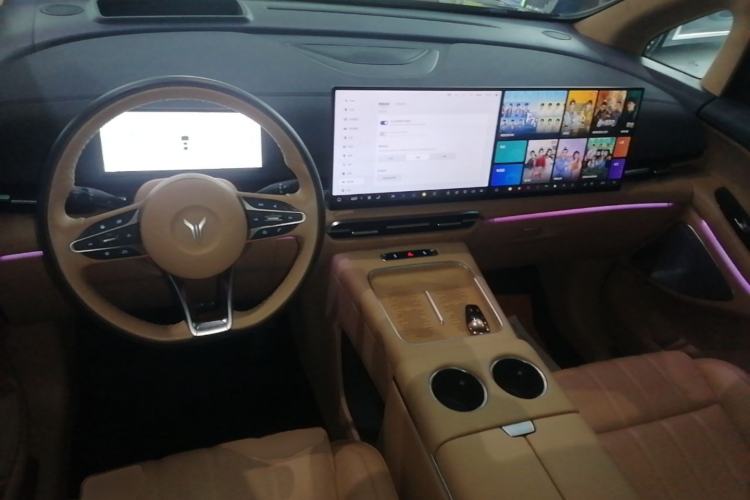 Used VOYAH Dream 2025 PHEV Four-Wheel-Drive Flagship Kunpeng Edition Center Console