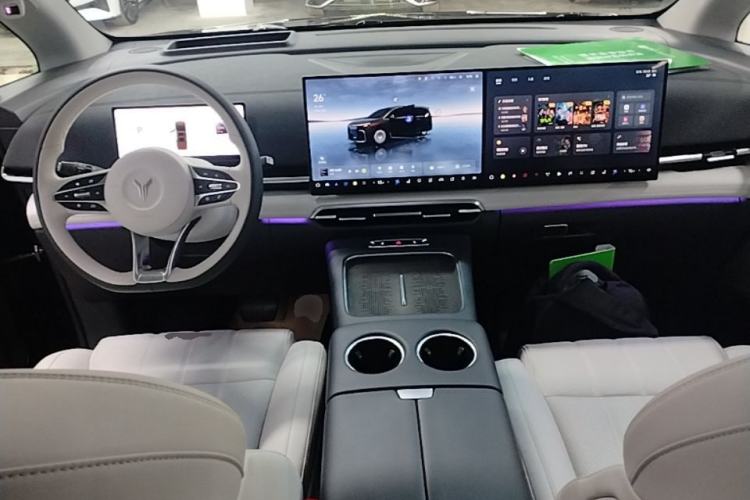 Used VOYAH Dream 2025 PHEV Four-Wheel Drive Prestige Kunpeng Edition Center Console