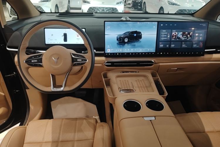 Used VOYAH Dream 2025 PHEV Four-Wheel Drive Prestige Kunpeng Edition Center Console
