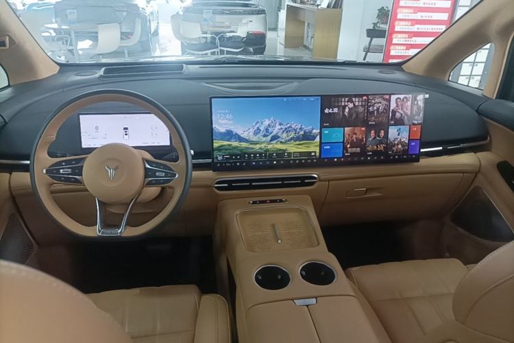 Used VOYAH Dream 2025 PHEV Four-Wheel-Drive Flagship Kunpeng Edition Center Console