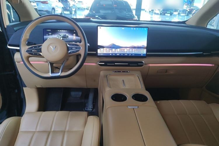 Used VOYAH Dream 2025 PHEV Four-Wheel Drive Prestige Qiankun Edition Center Console