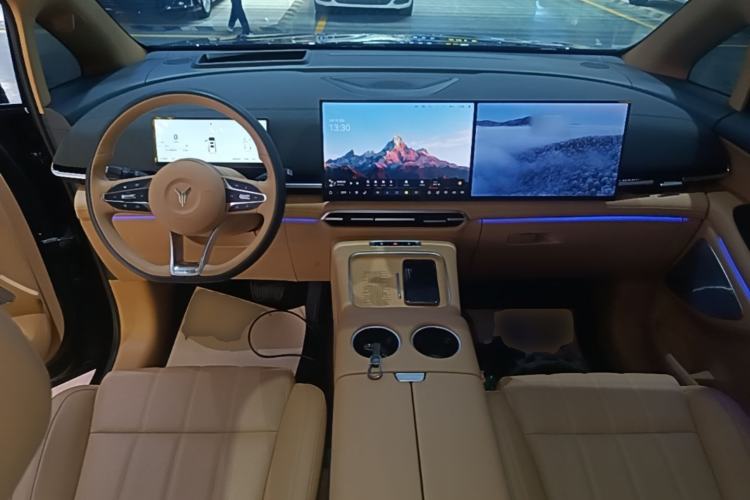 Used VOYAH Dream 2025 PHEV Four-Wheel Drive Prestige Kunpeng Edition Center Console