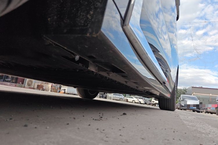 Used VOYAH Dream 2025 PHEV Four-Wheel Drive Prestige Kunpeng Edition Chassis Front Left