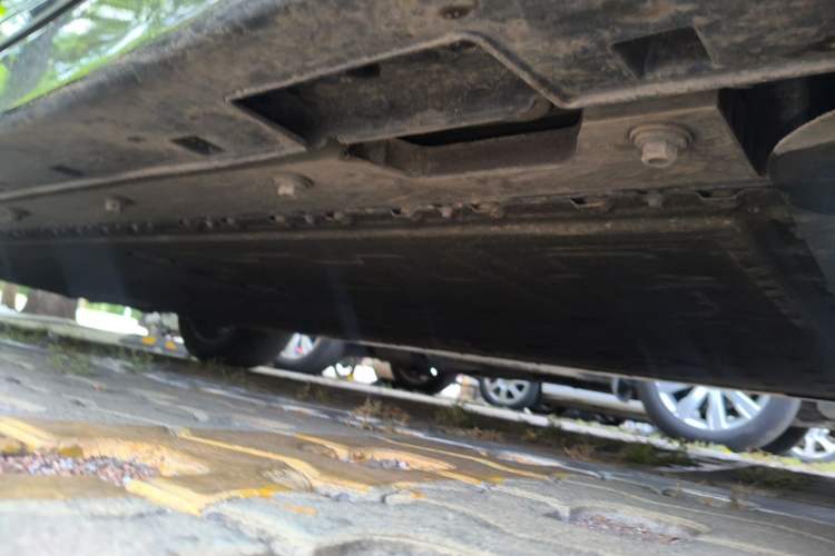 Used VOYAH Dream 2025 EV Four-Wheel Drive Excellence Kunpeng Edition Chassis Front Right