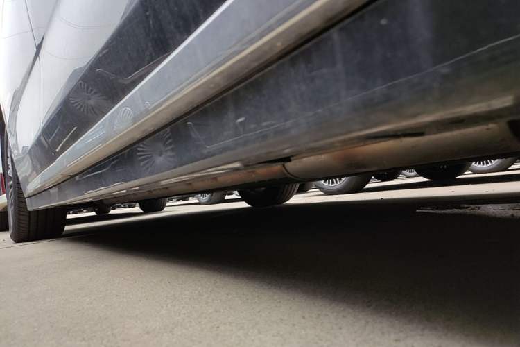 Used VOYAH Dream 2025 PHEV Four-Wheel-Drive Flagship Version – Qiankun Edition Chassis Front Right