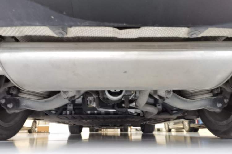 Used VOYAH Dream 2025 PHEV Four-Wheel-Drive Flagship Version – Qiankun Edition Chassis Rear