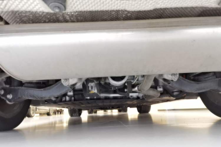 Used VOYAH Dream 2025 PHEV Four-Wheel Drive Prestige Qiankun Edition Chassis Rear