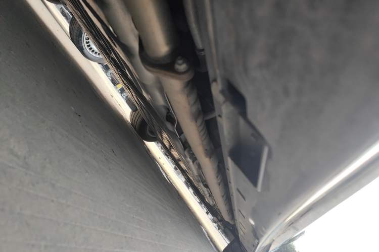 Used VOYAH Dream 2025 PHEV Four-Wheel-Drive Flagship Version – Qiankun Edition Chassis Rear Right