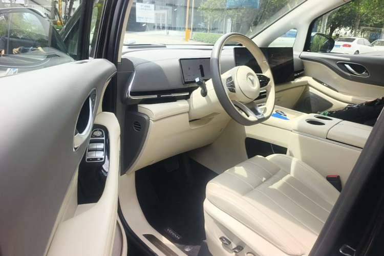 Used VOYAH Dream 2025 PHEV Four-Wheel Drive Prestige Kunpeng Edition Driver Seat