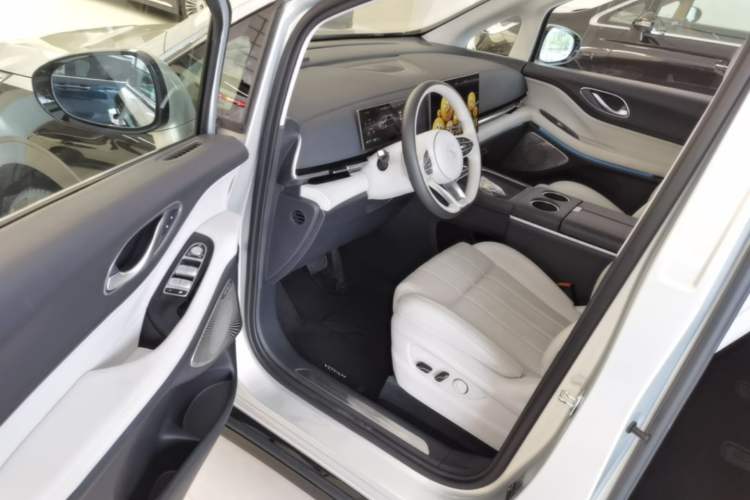 Used VOYAH Dream 2025 PHEV Four-Wheel-Drive Flagship Version – Qiankun Edition Driver Seat