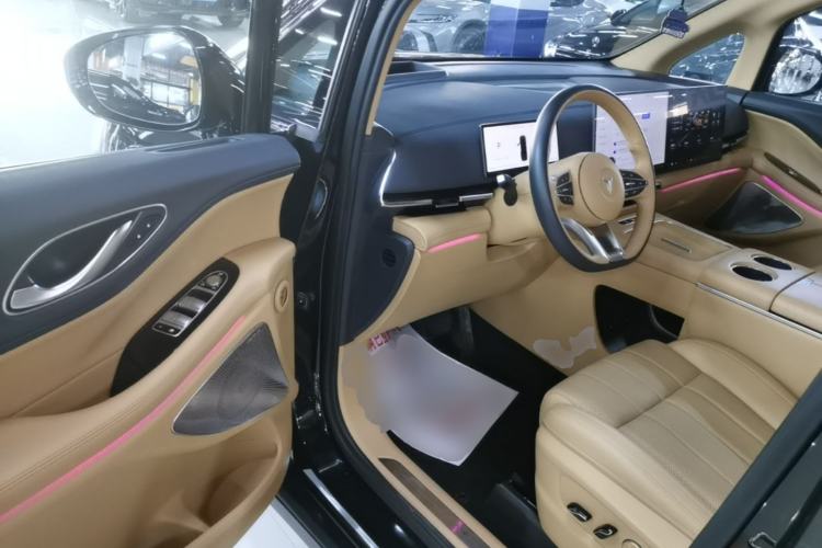 Used VOYAH Dream 2025 PHEV Four-Wheel Drive Prestige Kunpeng Edition Driver Seat