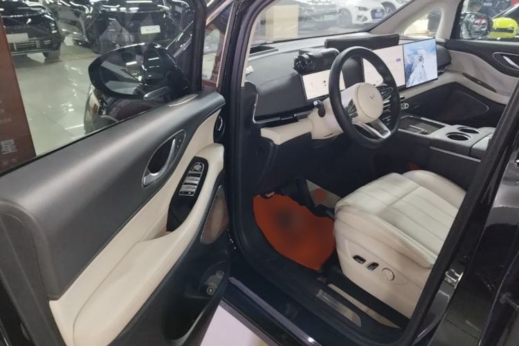 Used VOYAH Dream 2025 PHEV Four-Wheel Drive Prestige Kunpeng Edition Driver Seat