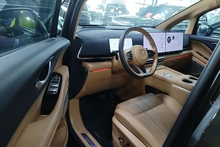 Used VOYAH Dream 2025 PHEV Four-Wheel-Drive Flagship Kunpeng Edition Driver Seat
