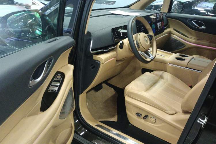 Used VOYAH Dream 2025 PHEV Four-Wheel-Drive Flagship Kunpeng Edition Driver Seat