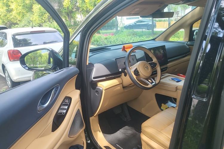 Used VOYAH Dream 2025 PHEV Four-Wheel-Drive Flagship Version – Qiankun Edition Driver Seat