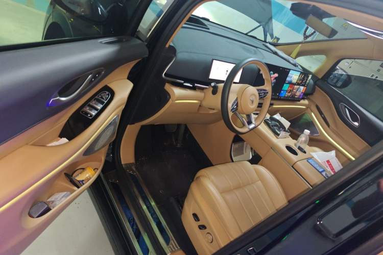 Used VOYAH Dream 2025 PHEV Four-Wheel Drive Prestige Kunpeng Edition Driver Seat