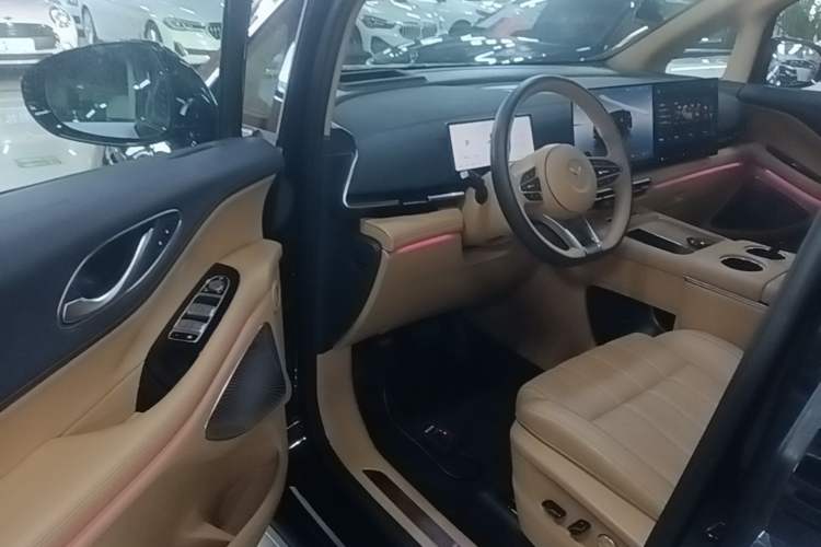 Used VOYAH Dream 2025 PHEV Four-Wheel Drive Prestige Kunpeng Edition Driver Seat